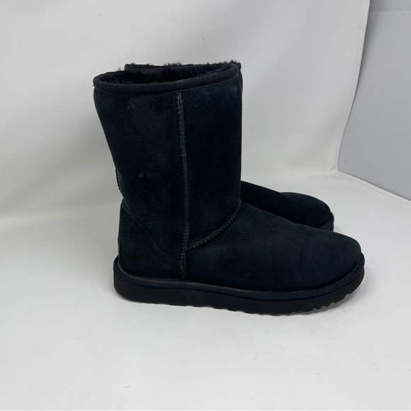 UGG Classic II Short Black 1016223-BLK - Picture 13 of 16